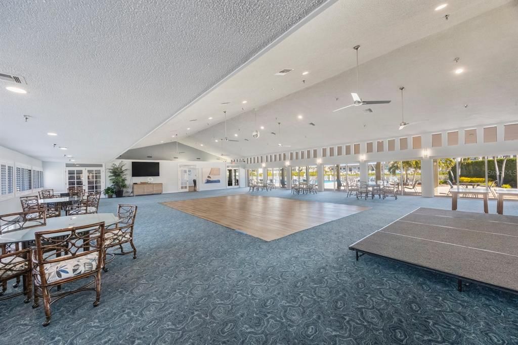 For Rent: $2,300 (2 beds, 2 baths, 1255 Square Feet)