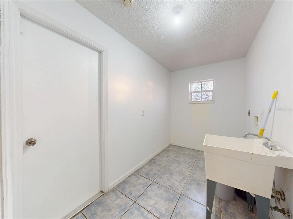 For Sale: $395,000 (4 beds, 2 baths, 2032 Square Feet)