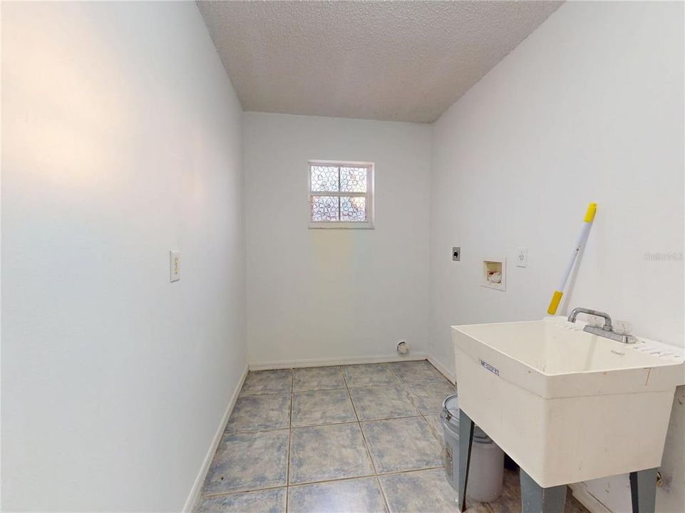 For Sale: $395,000 (4 beds, 2 baths, 2032 Square Feet)