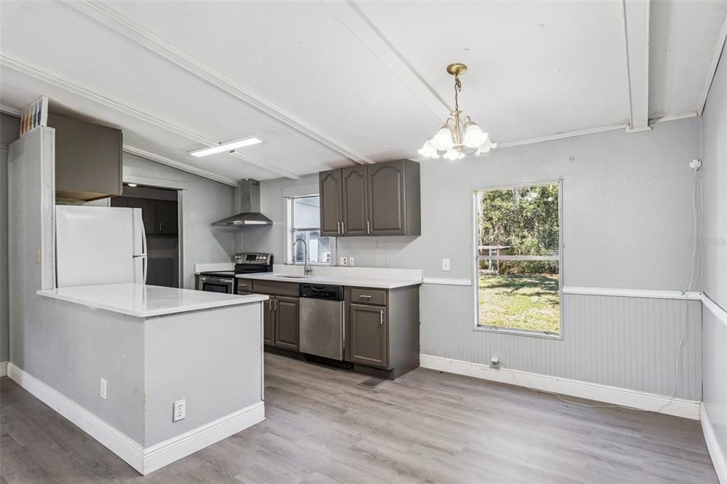 For Sale: $189,000 (3 beds, 2 baths, 1012 Square Feet)