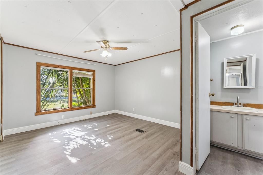 For Sale: $189,000 (3 beds, 2 baths, 1012 Square Feet)