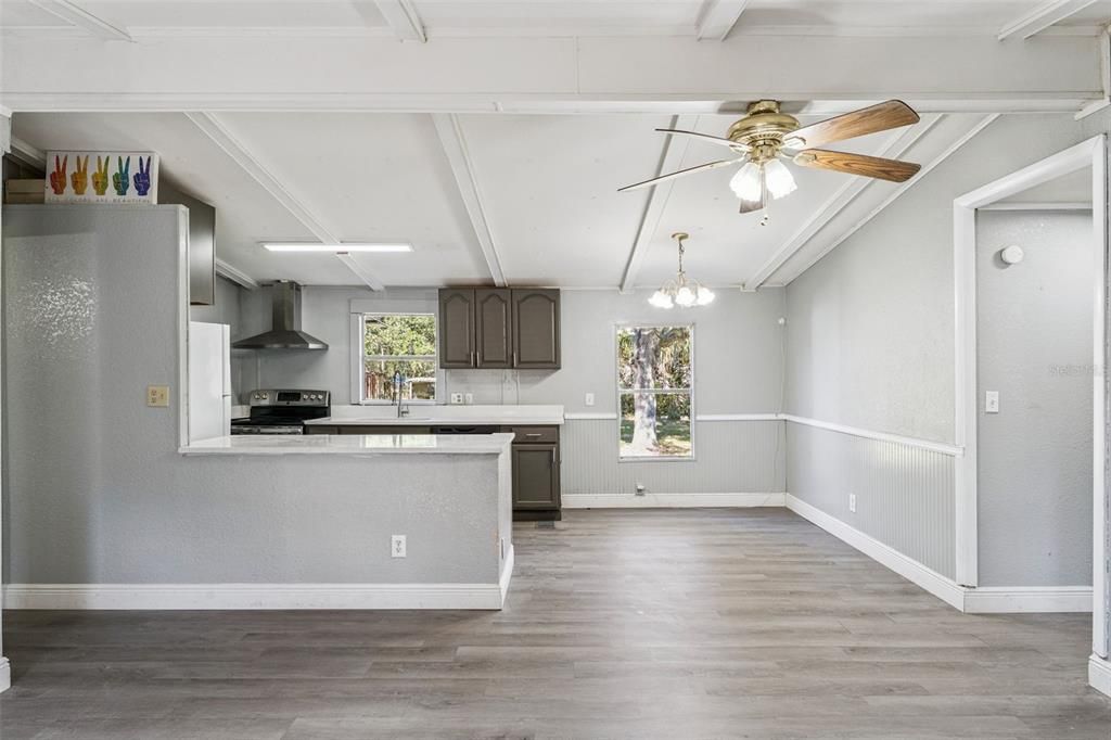 For Sale: $189,000 (3 beds, 2 baths, 1012 Square Feet)