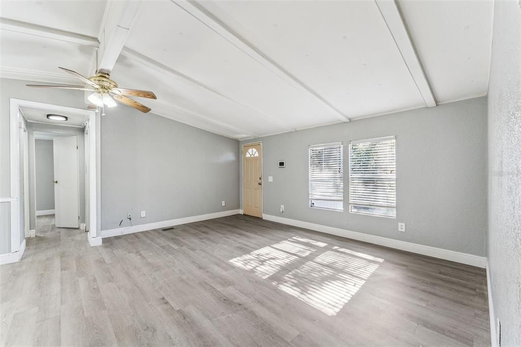 For Sale: $189,000 (3 beds, 2 baths, 1012 Square Feet)