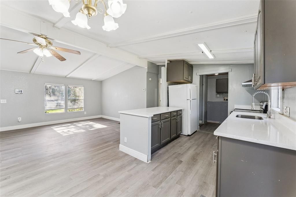 For Sale: $189,000 (3 beds, 2 baths, 1012 Square Feet)