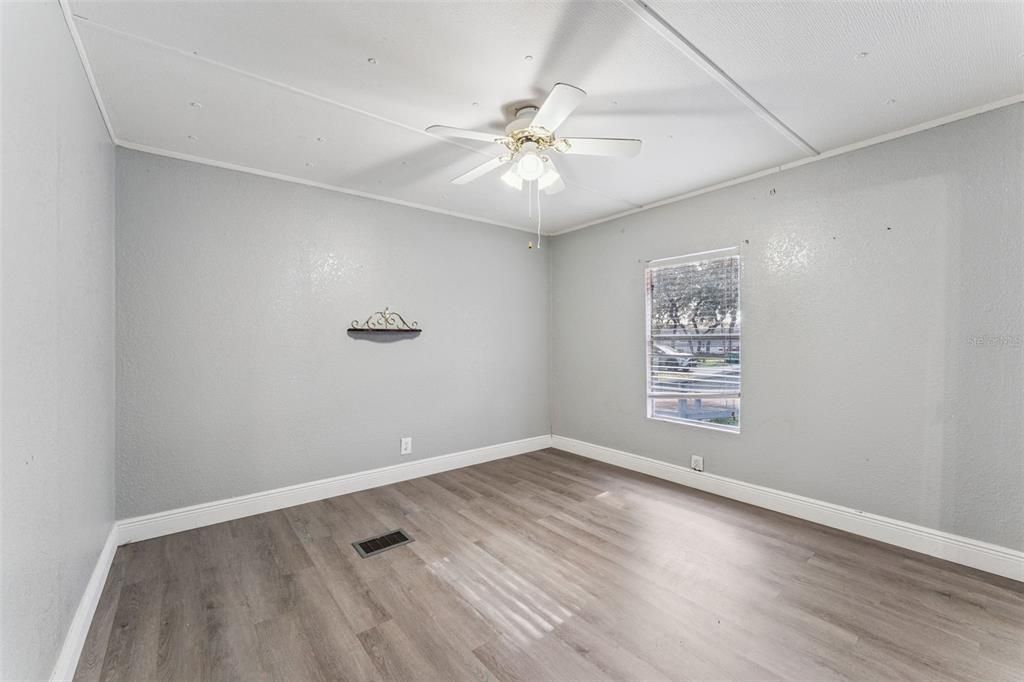 For Sale: $189,000 (3 beds, 2 baths, 1012 Square Feet)