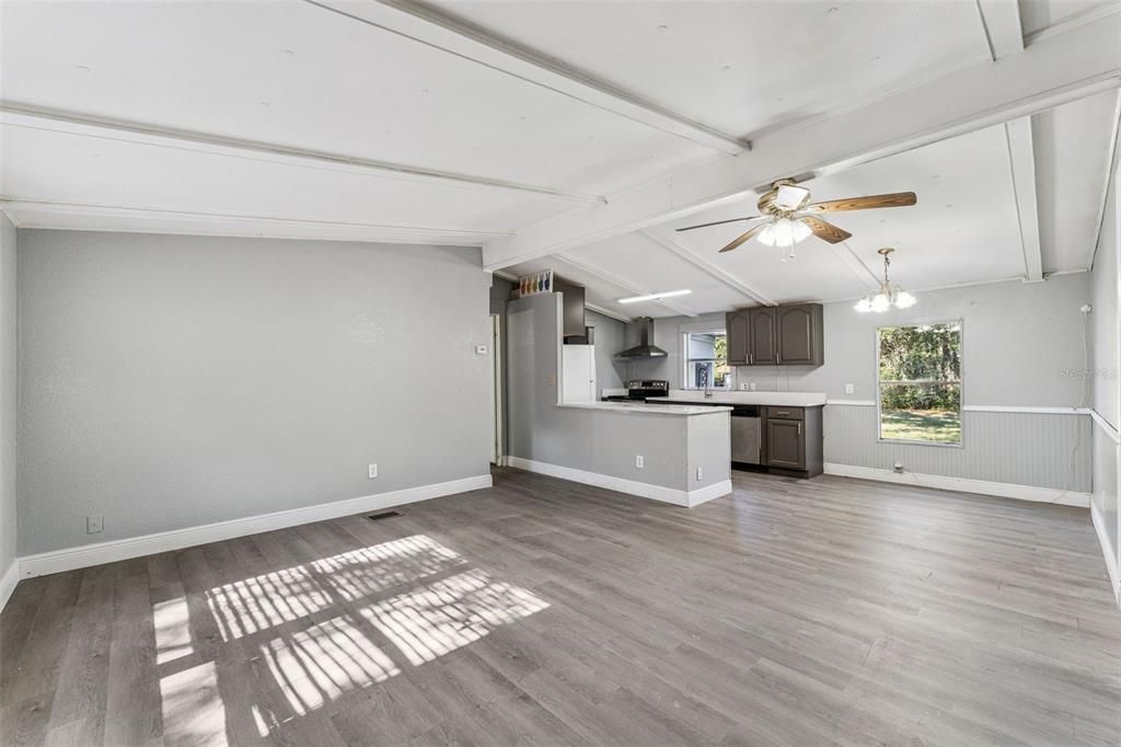 For Sale: $189,000 (3 beds, 2 baths, 1012 Square Feet)