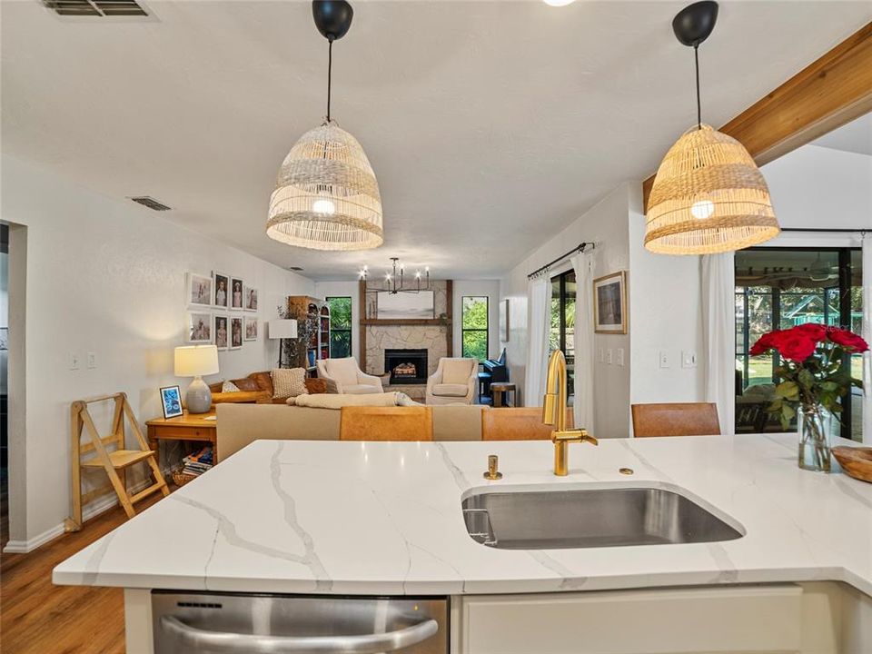 For Sale: $425,000 (3 beds, 2 baths, 1594 Square Feet)