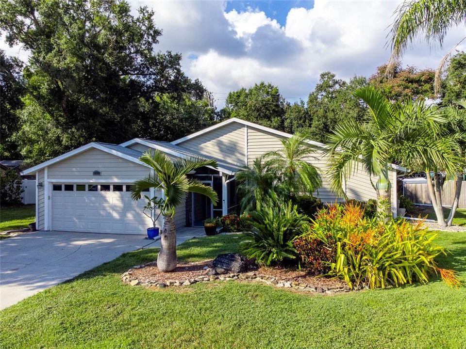 For Sale: $425,000 (3 beds, 2 baths, 1594 Square Feet)