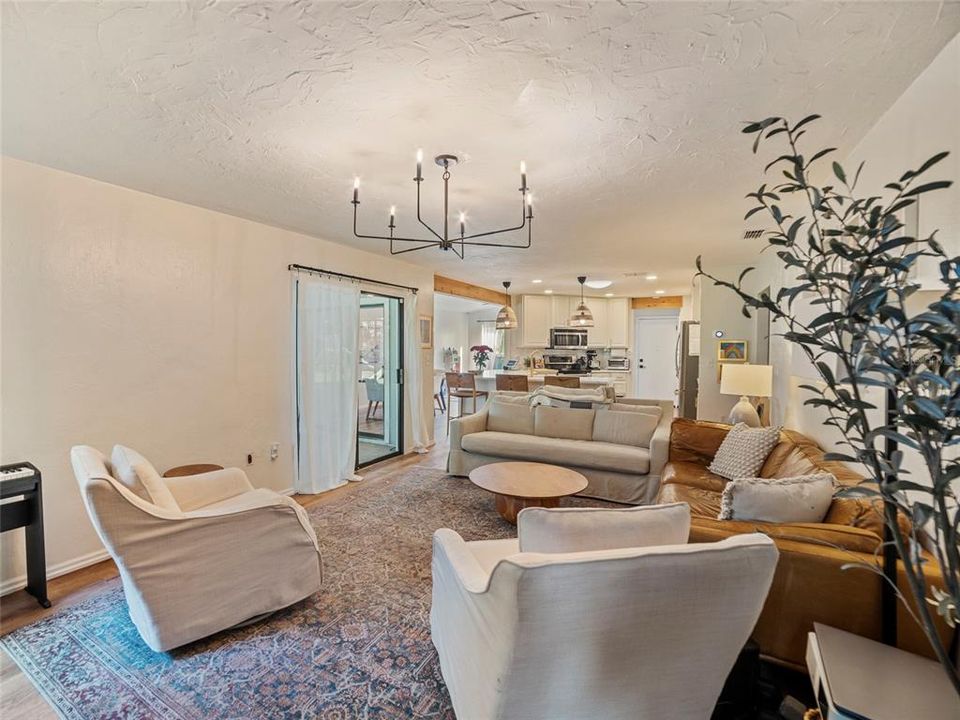 For Sale: $425,000 (3 beds, 2 baths, 1594 Square Feet)