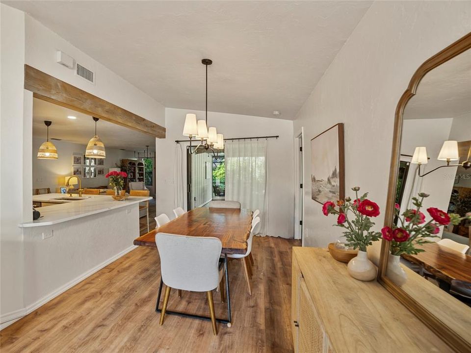 For Sale: $425,000 (3 beds, 2 baths, 1594 Square Feet)