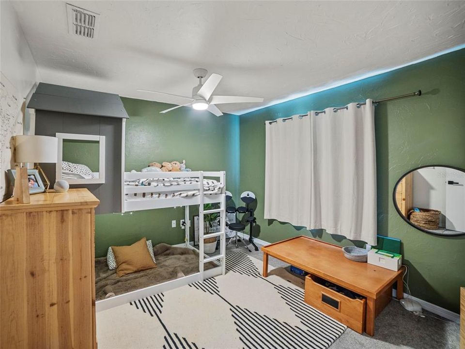 For Sale: $425,000 (3 beds, 2 baths, 1594 Square Feet)