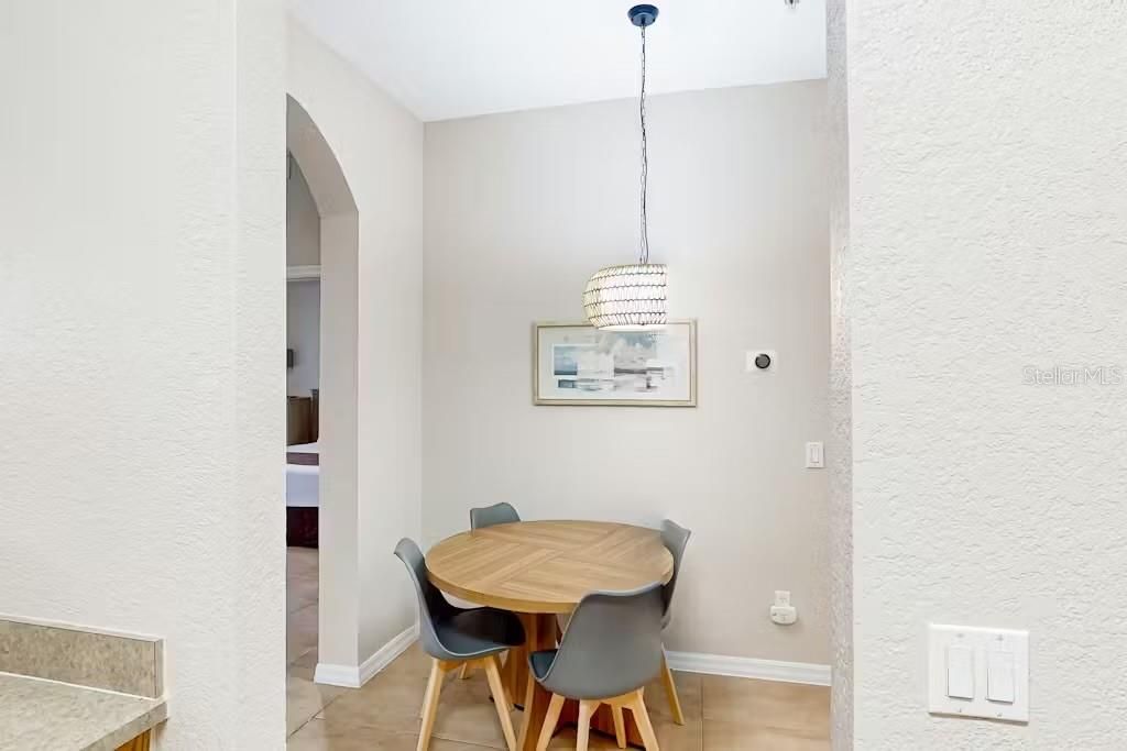 待售: $266,900 (3 贝兹, 2 浴室, 1227 平方英尺)