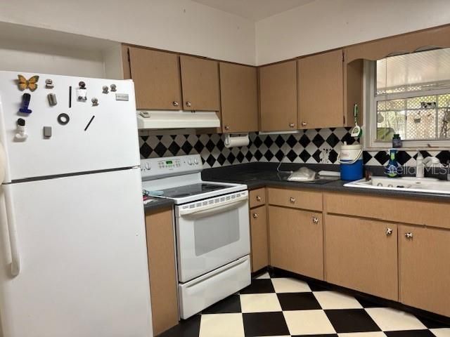 En Venta: $375,000 (3 camas, 2 baños, 2176 Pies cuadrados)