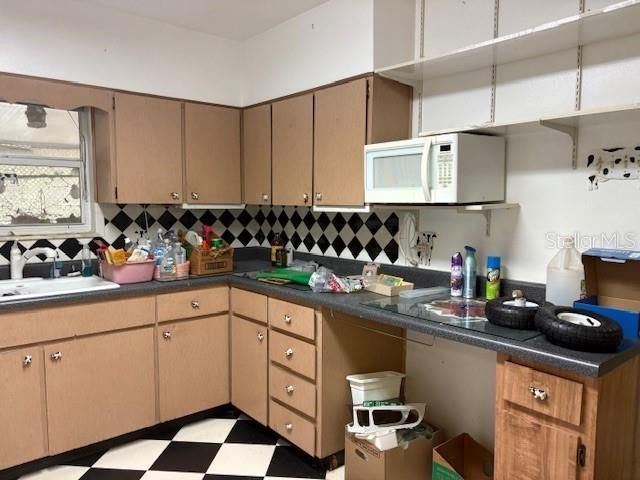 En Venta: $375,000 (3 camas, 2 baños, 2176 Pies cuadrados)