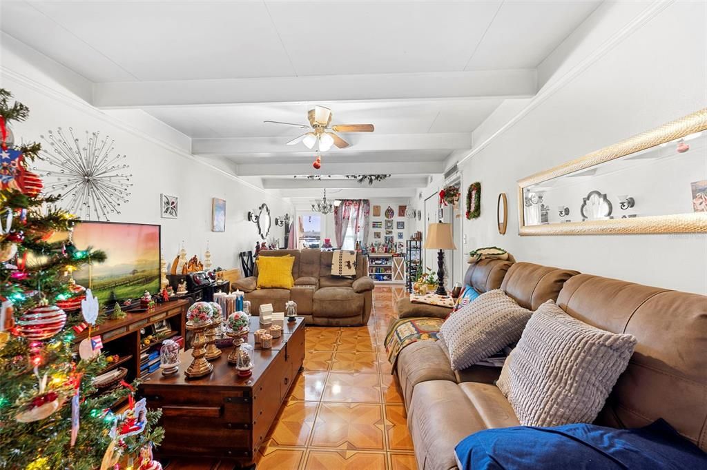 На продажу: $179,999 (3 спален, 1 ванн, 960 Квадратных фут)