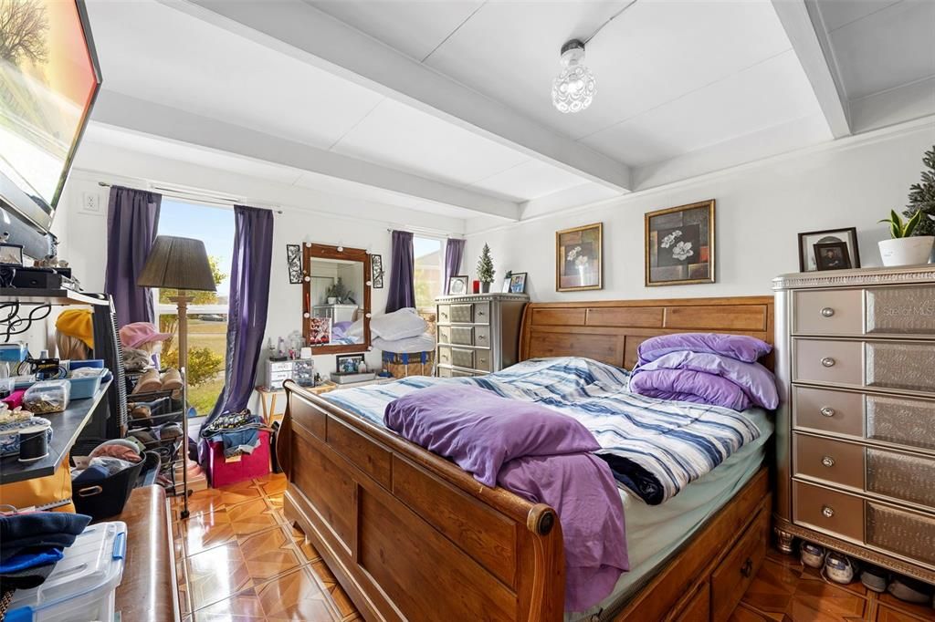 На продажу: $179,999 (3 спален, 1 ванн, 960 Квадратных фут)