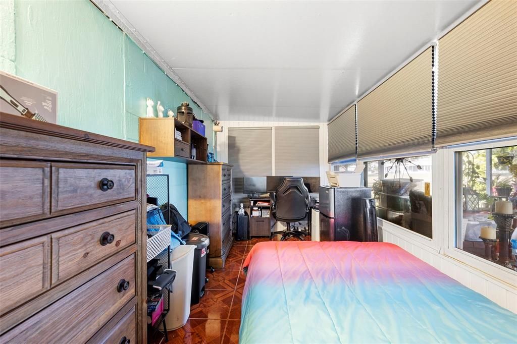 На продажу: $179,999 (3 спален, 1 ванн, 960 Квадратных фут)