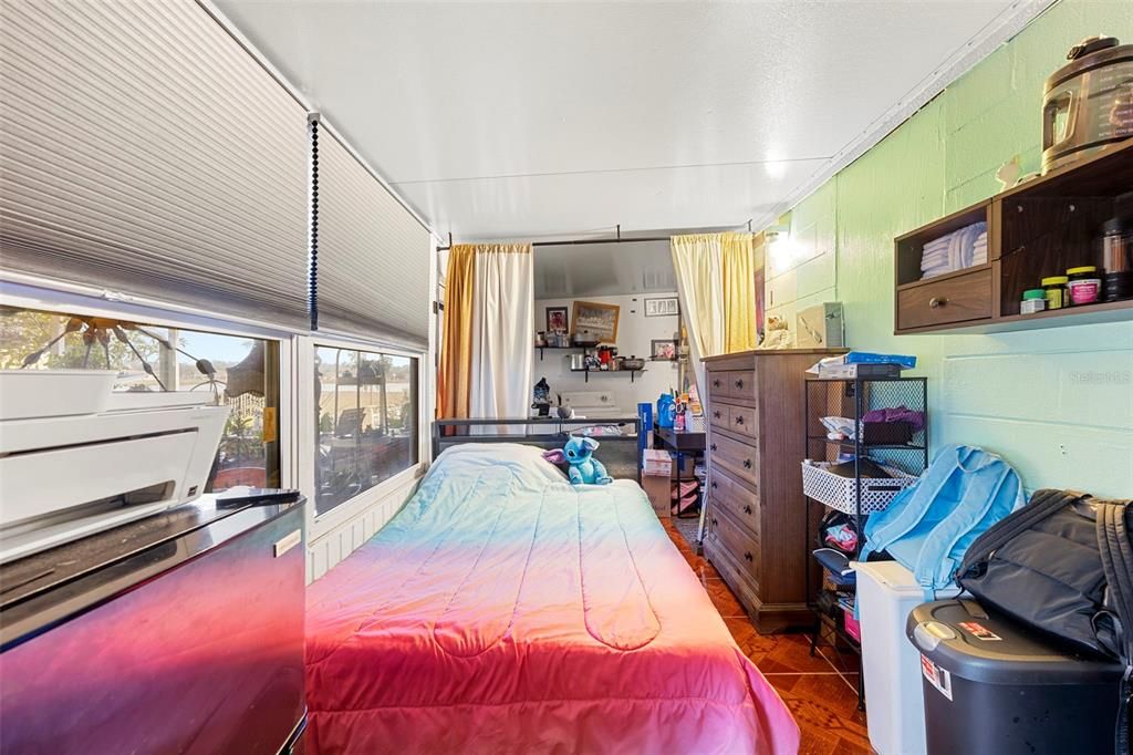 На продажу: $179,999 (3 спален, 1 ванн, 960 Квадратных фут)