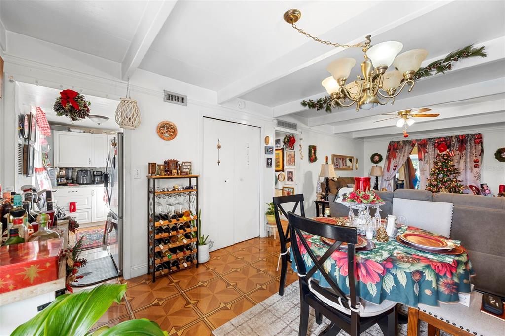 На продажу: $179,999 (3 спален, 1 ванн, 960 Квадратных фут)