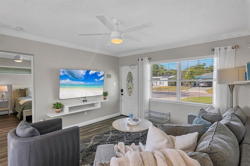 For Sale: $425,000 (3 beds, 2 baths, 1186 Square Feet)