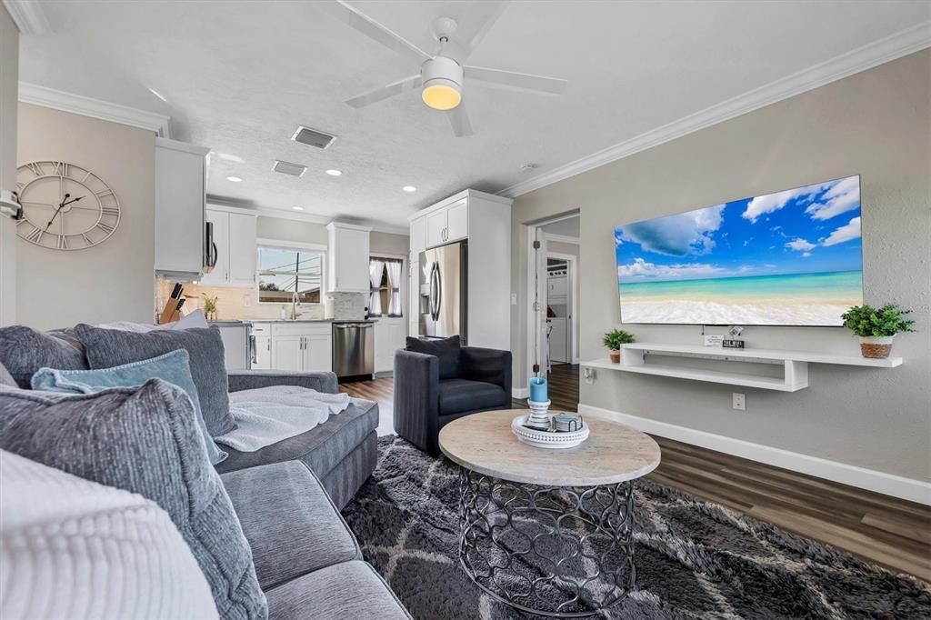 For Sale: $425,000 (3 beds, 2 baths, 1186 Square Feet)