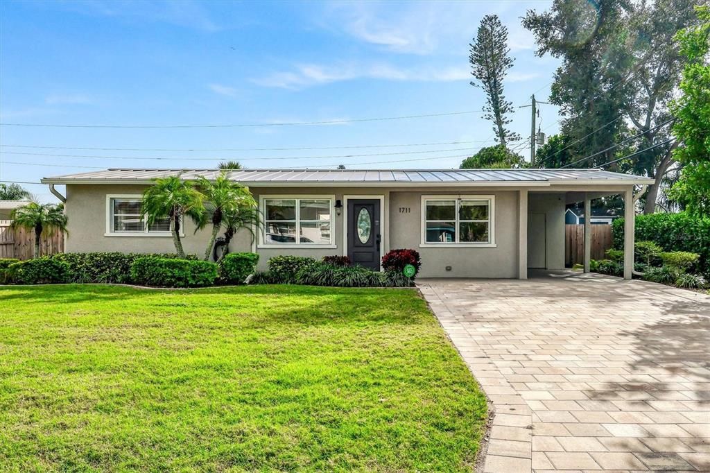 For Sale: $425,000 (3 beds, 2 baths, 1186 Square Feet)