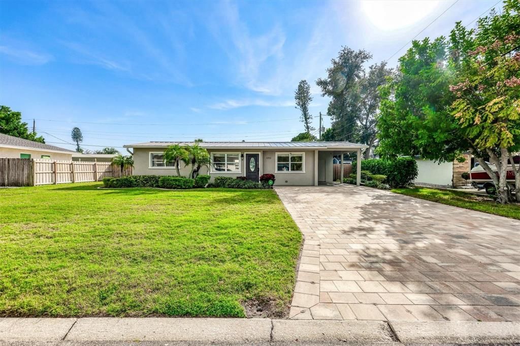 For Sale: $425,000 (3 beds, 2 baths, 1186 Square Feet)