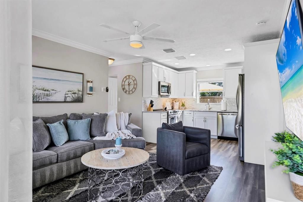 For Sale: $425,000 (3 beds, 2 baths, 1186 Square Feet)