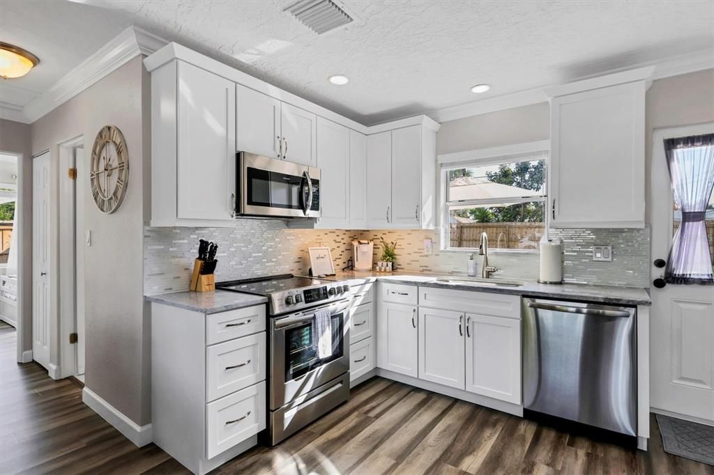 For Sale: $425,000 (3 beds, 2 baths, 1186 Square Feet)