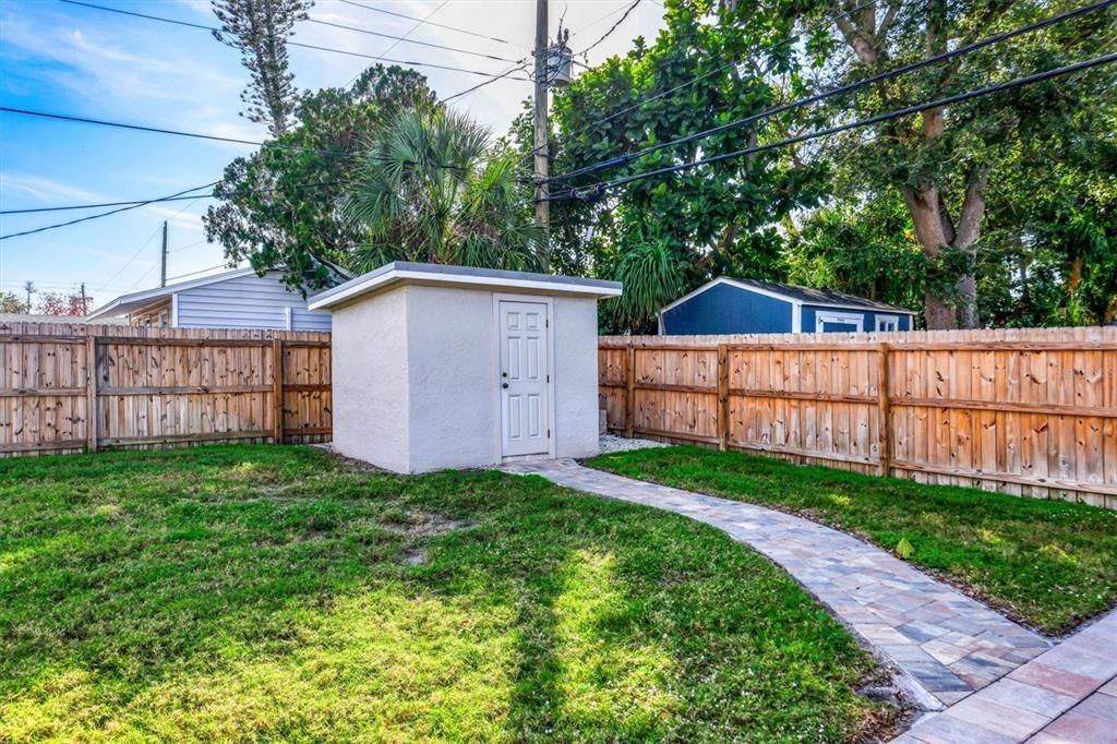 For Sale: $425,000 (3 beds, 2 baths, 1186 Square Feet)