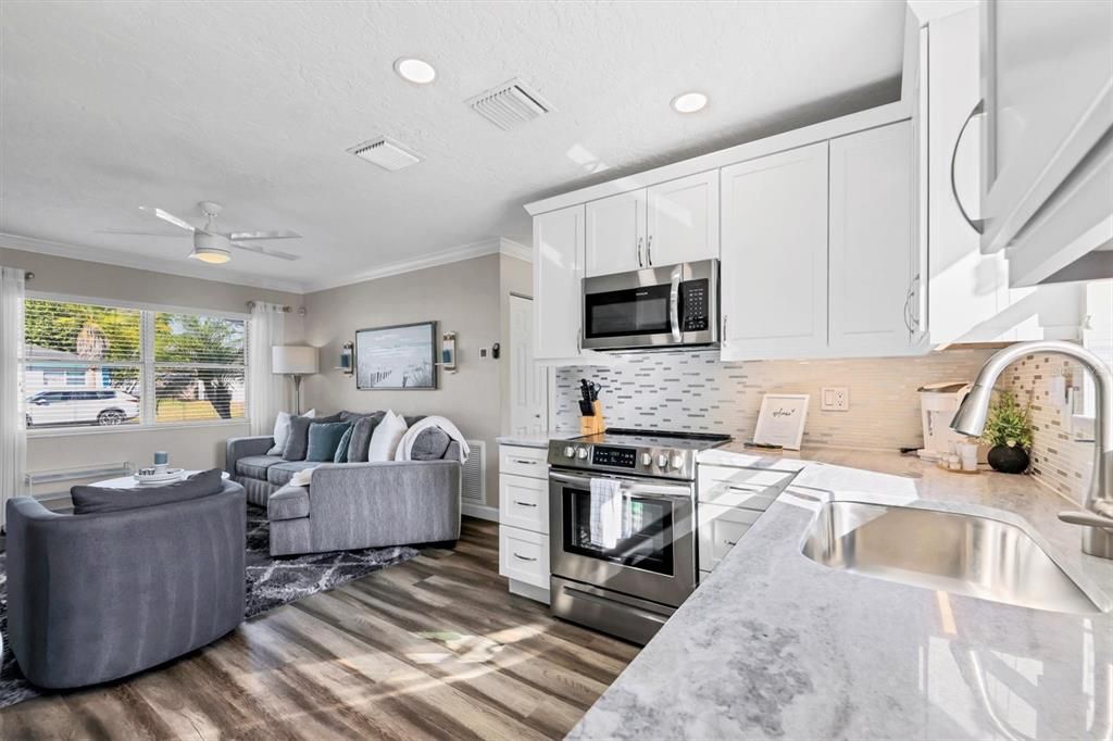 For Sale: $425,000 (3 beds, 2 baths, 1186 Square Feet)