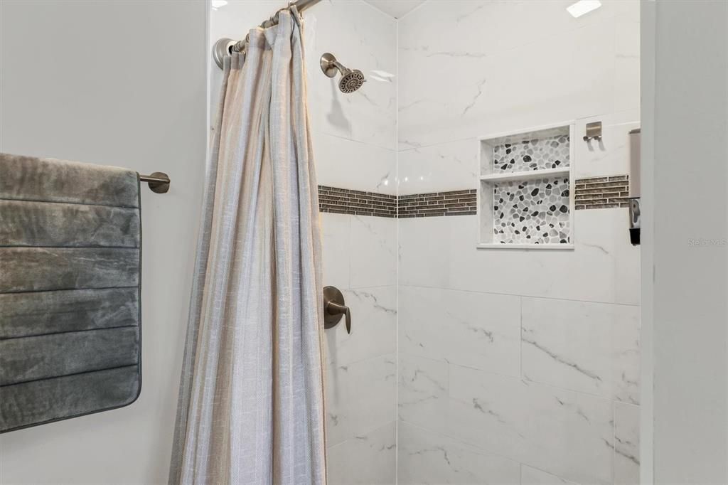 For Sale: $425,000 (3 beds, 2 baths, 1186 Square Feet)