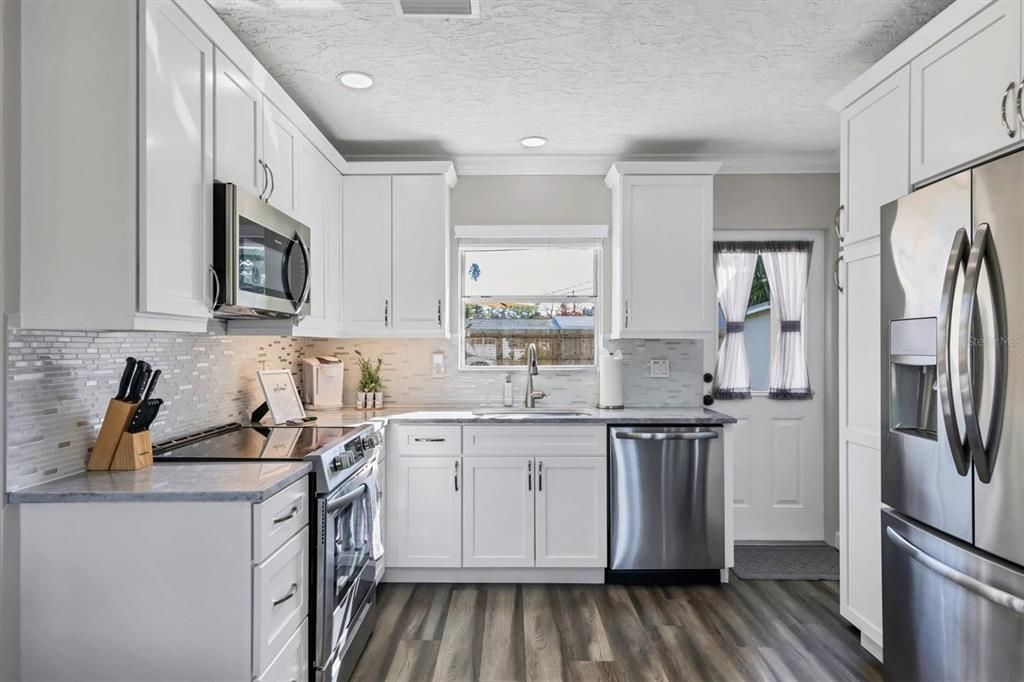 For Sale: $425,000 (3 beds, 2 baths, 1186 Square Feet)