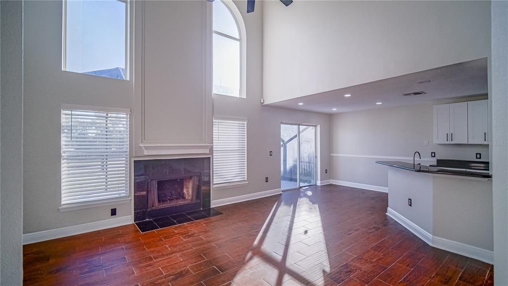 出租: $2,475 (3 贝兹, 2 浴室, 2083 平方英尺)