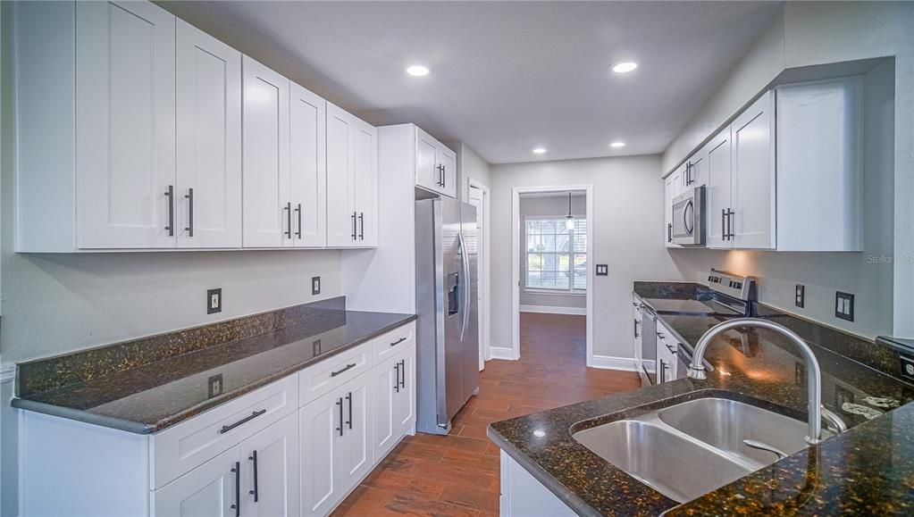 出租: $2,475 (3 贝兹, 2 浴室, 2083 平方英尺)