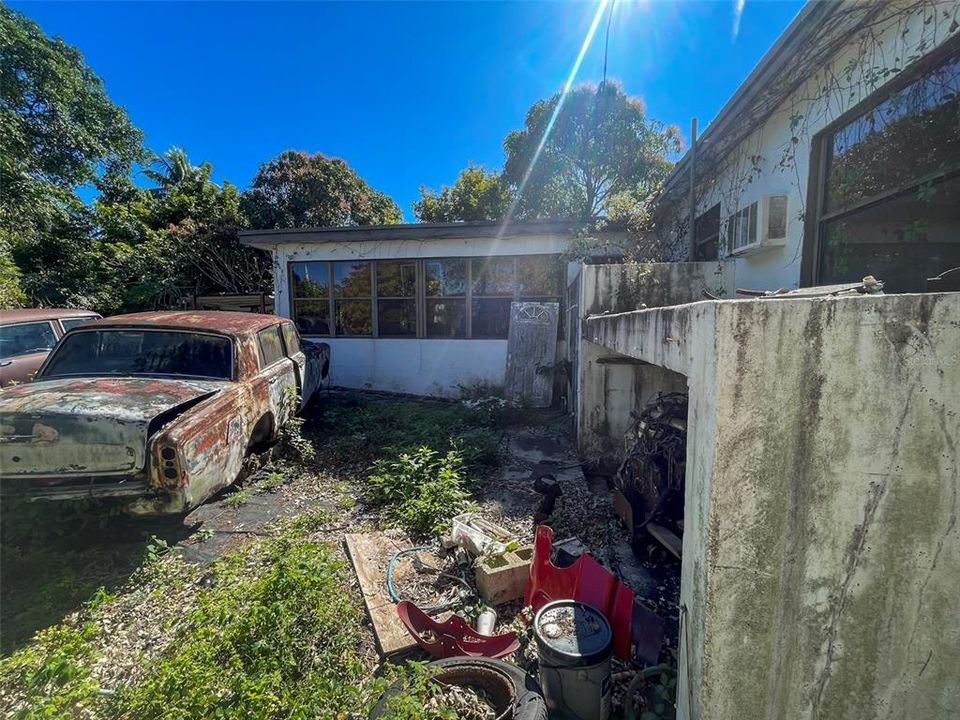 Active With Contract: $250,000 (2 beds, 2 baths, 1303 Square Feet)