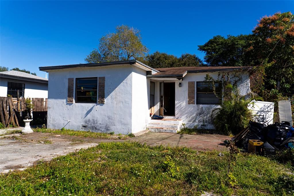 Active With Contract: $250,000 (2 beds, 2 baths, 1303 Square Feet)