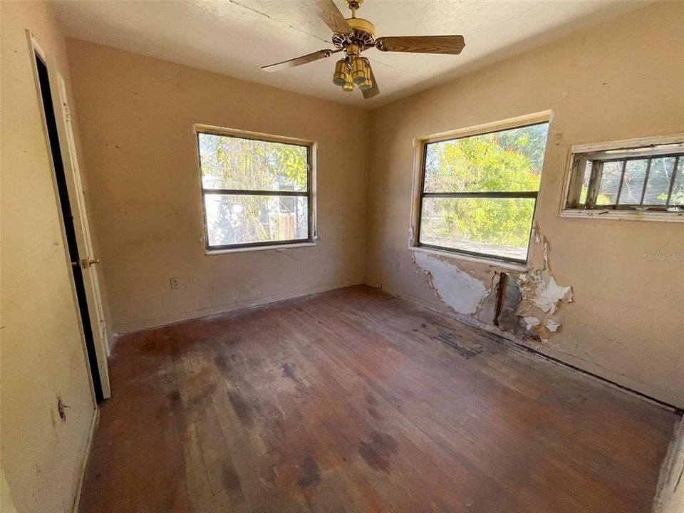 Active With Contract: $250,000 (2 beds, 2 baths, 1303 Square Feet)