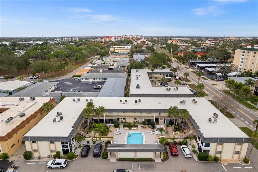 На продажу: $250,000 (2 спален, 2 ванн, 793 Квадратных фут)