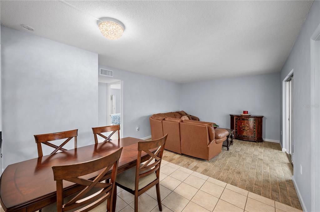 На продажу: $250,000 (2 спален, 2 ванн, 793 Квадратных фут)