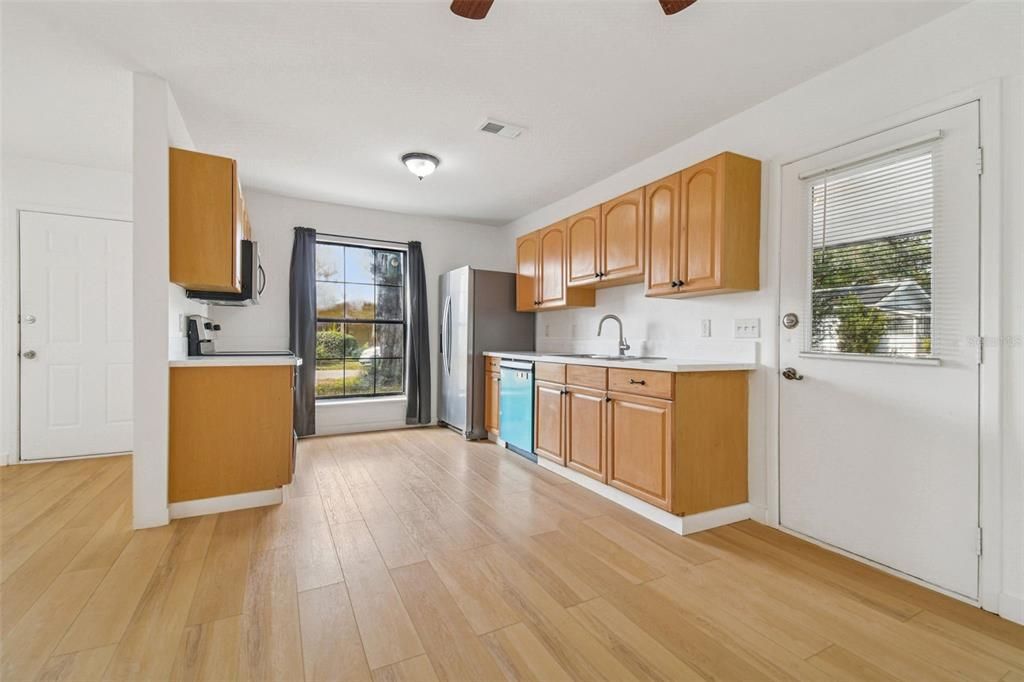 待售: $449,000 (3 贝兹, 2 浴室, 1040 平方英尺)