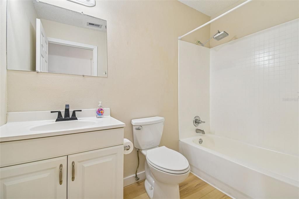 待售: $449,000 (3 贝兹, 2 浴室, 1040 平方英尺)