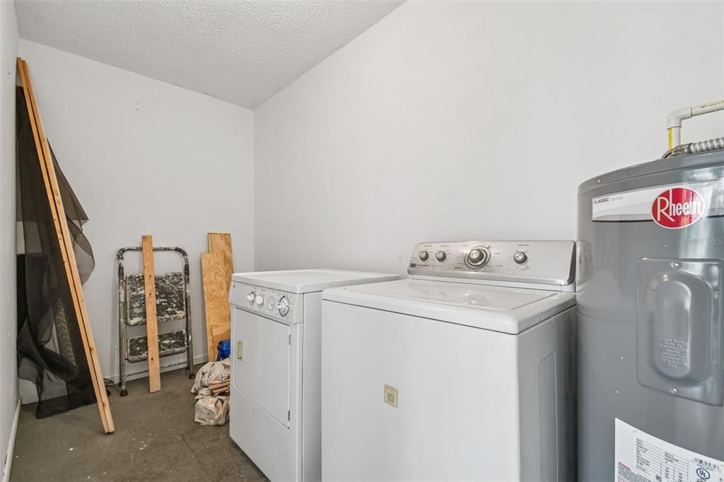 待售: $449,000 (3 贝兹, 2 浴室, 1040 平方英尺)