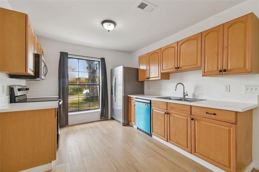 待售: $449,000 (3 贝兹, 2 浴室, 1040 平方英尺)