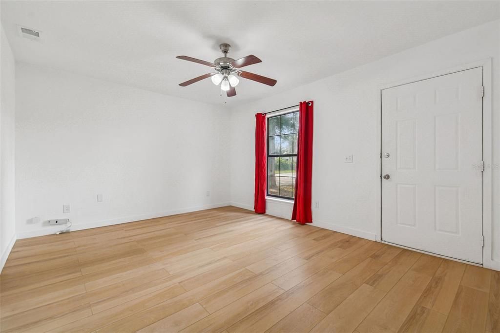 待售: $449,000 (3 贝兹, 2 浴室, 1040 平方英尺)