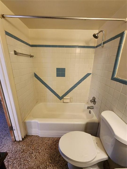 出租: $805 (1 贝兹, 1 浴室, 416 平方英尺)