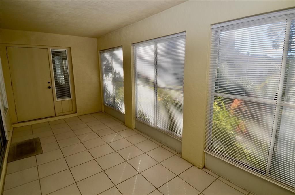 待售: $170,000 (2 贝兹, 2 浴室, 1160 平方英尺)