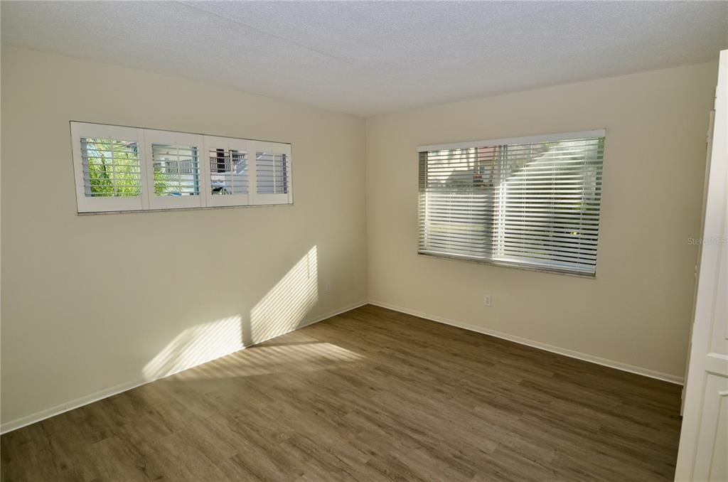 待售: $170,000 (2 贝兹, 2 浴室, 1160 平方英尺)