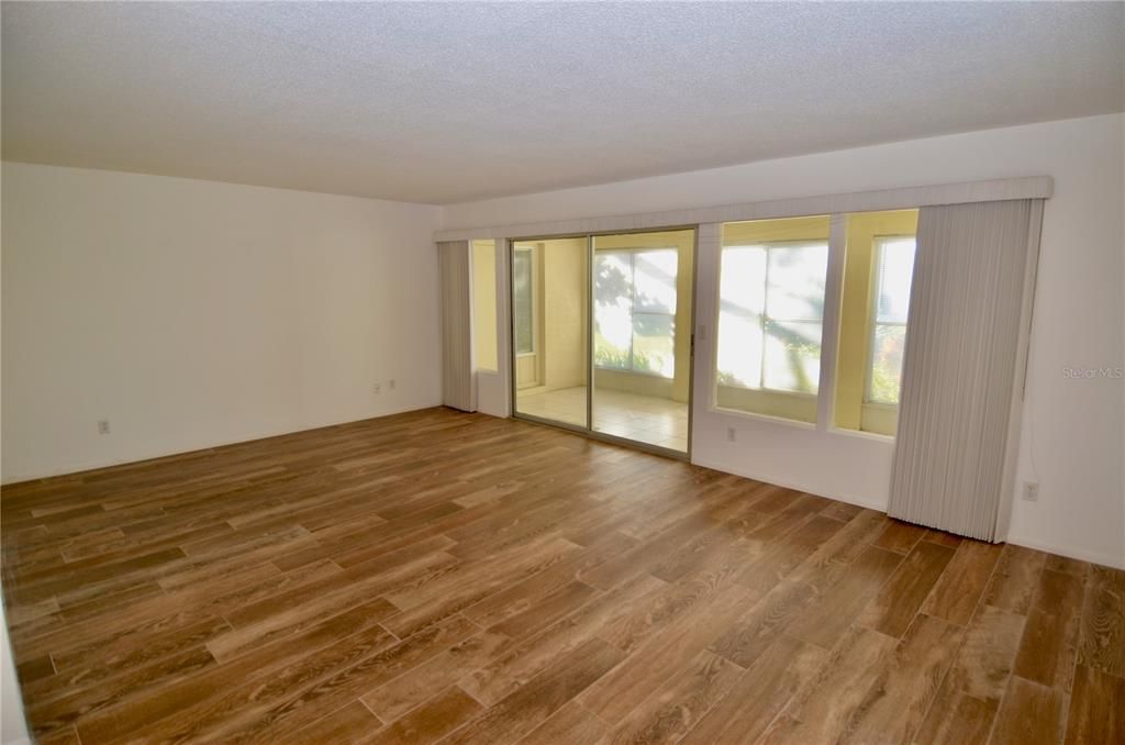 待售: $170,000 (2 贝兹, 2 浴室, 1160 平方英尺)