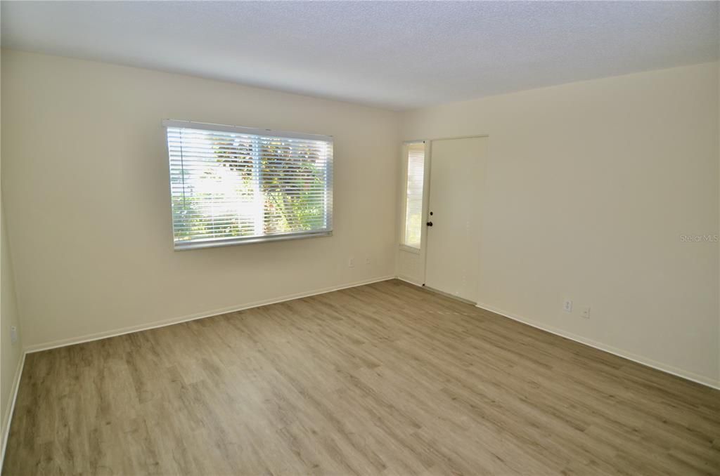 待售: $170,000 (2 贝兹, 2 浴室, 1160 平方英尺)